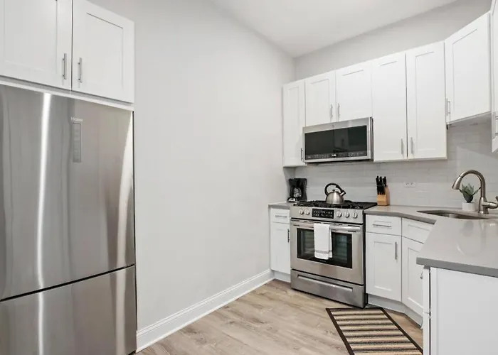 3br In Logan Square Walkable To Highlights - Park S6